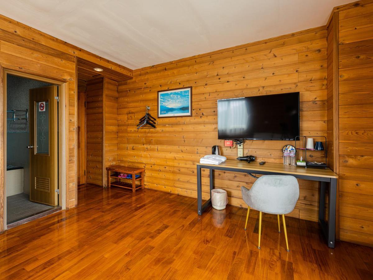 Bishui Shanju Lakeside B&B Yuchi Exterior photo